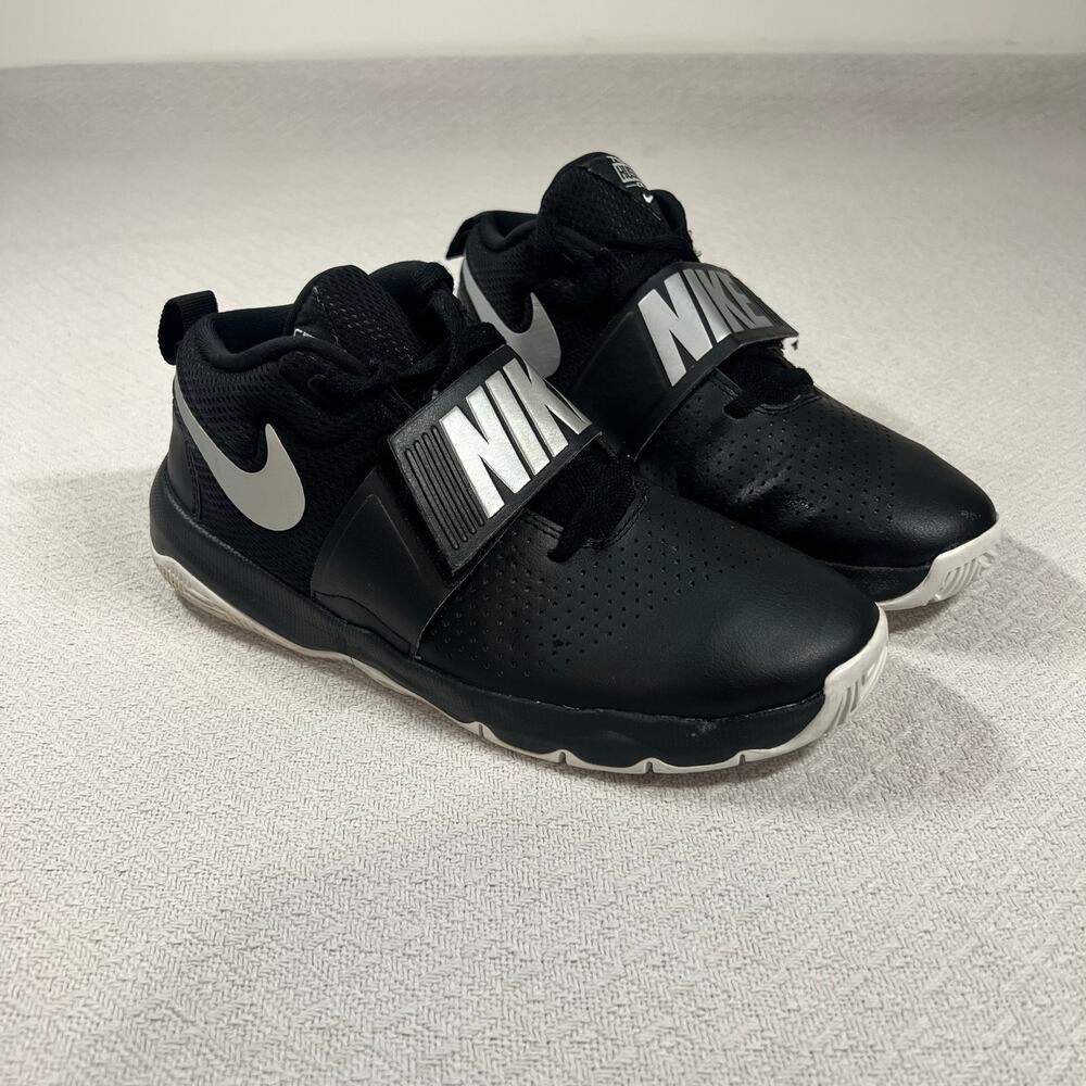 Nike Team Hustle D8 Size 7Y Black Silver Youth Basketball Sneakers
